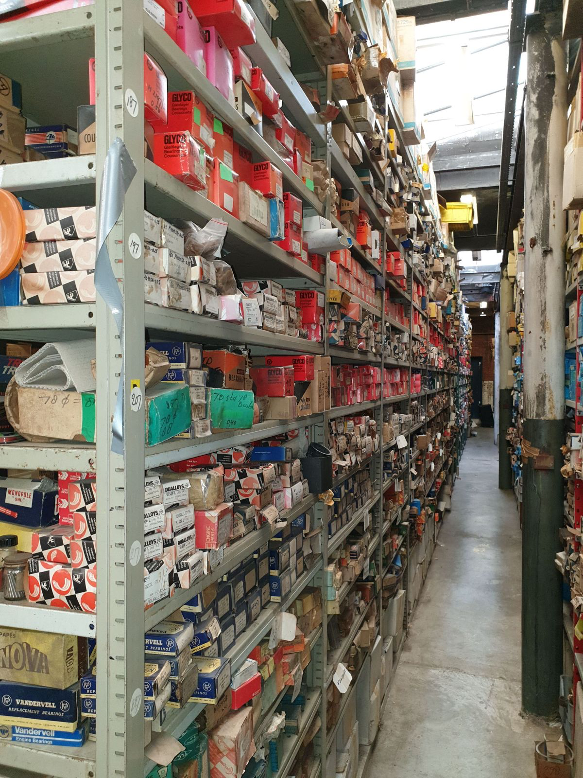 Glyco and Vandervell bearing shelves